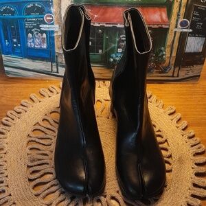 Vegan Tabi Black Split-Toe Women's Ankle Boots - Unbranded